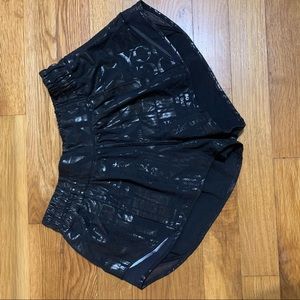 Lululemon Hotty Hot short 2.5” size 4